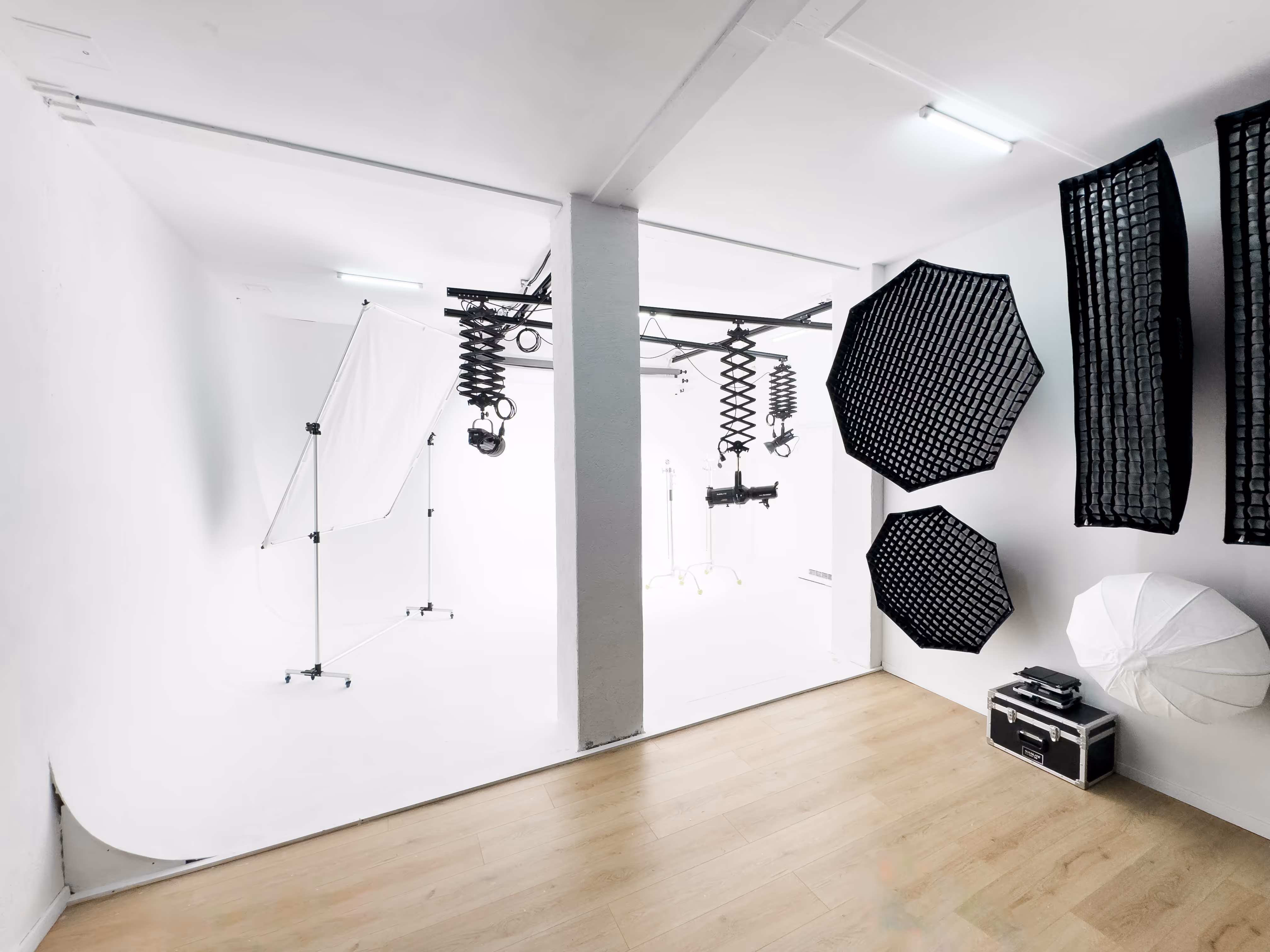 Cyclorama & Beleuchtungin innenstadt Augsburg von VOXE.Studio